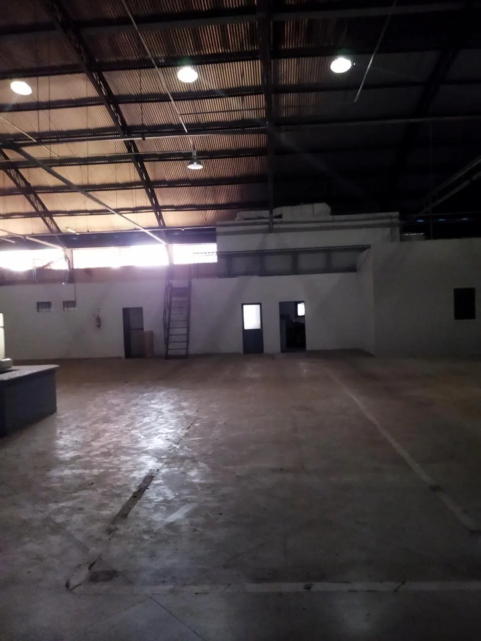 Espaço da oficina Chevrolet antes das intervenções