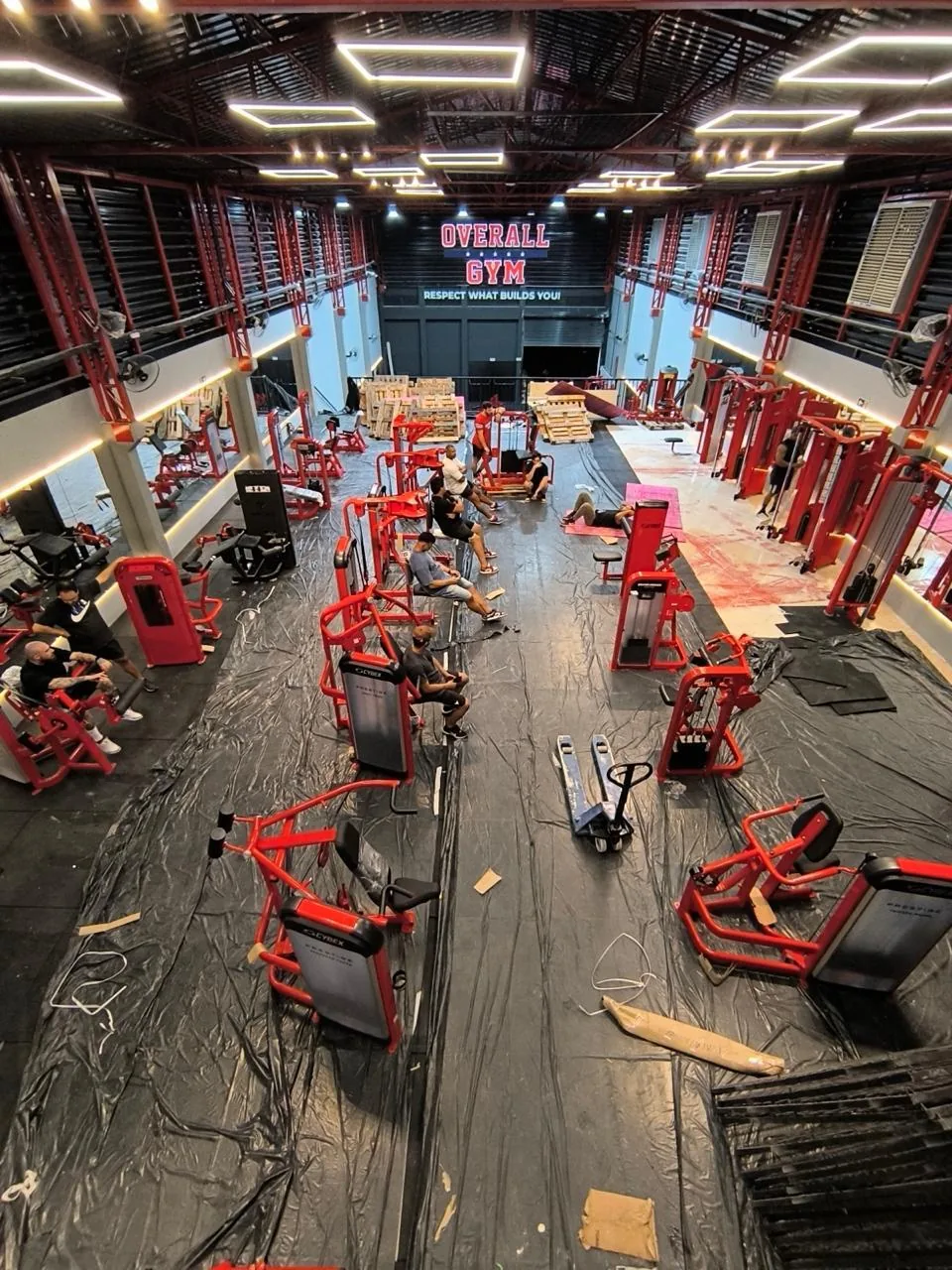 Instalação dos equipamentos na Overall Gym