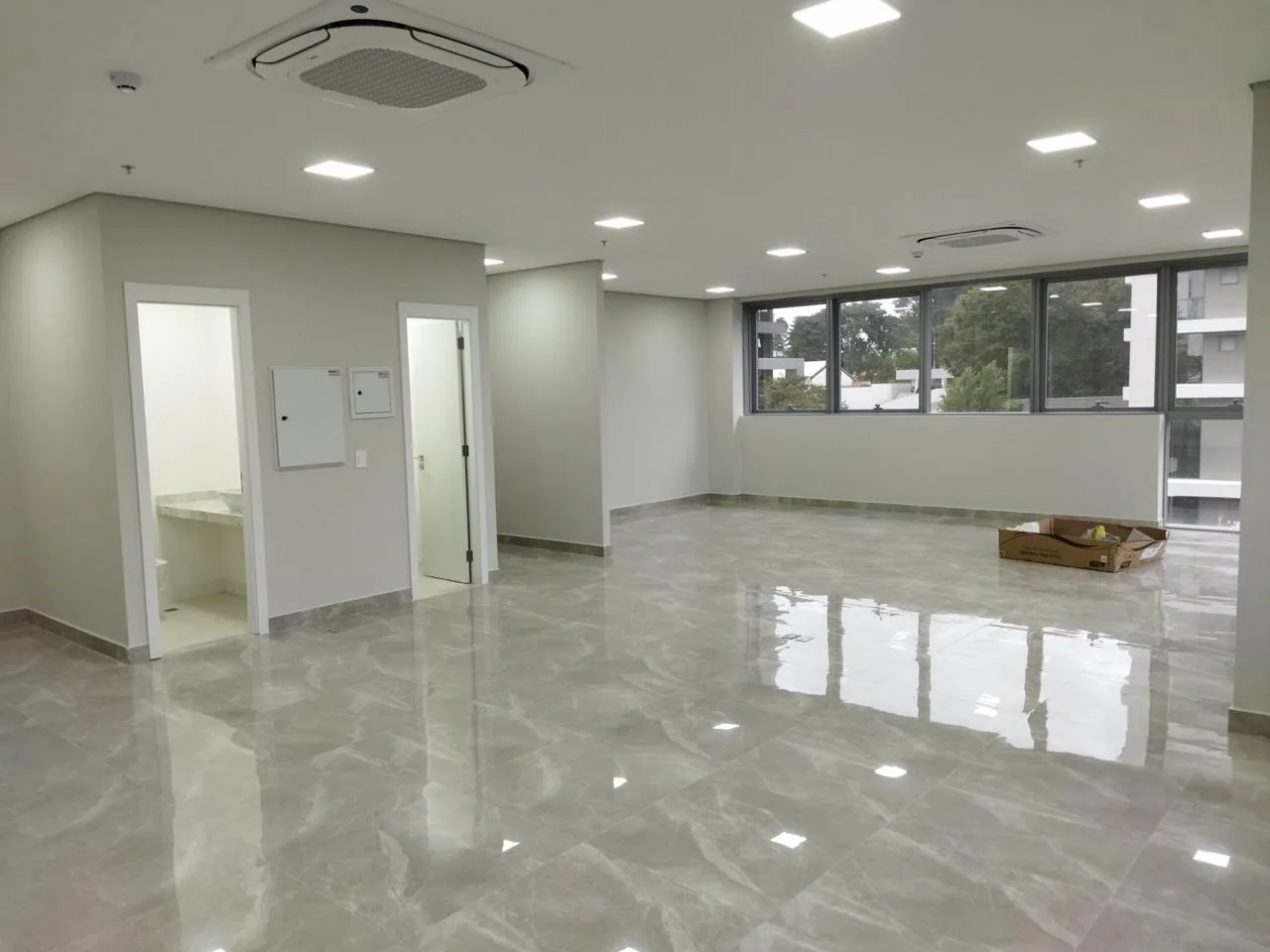 Interior de sala comercial no San Remo